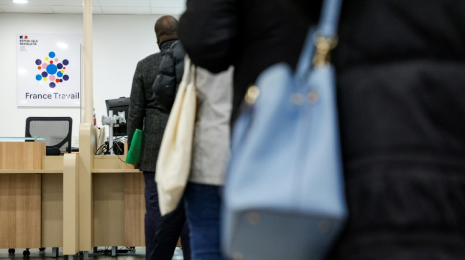 Le taux de ch&ocirc;mage stable en France, mais les jeunes inqui&egrave;tent