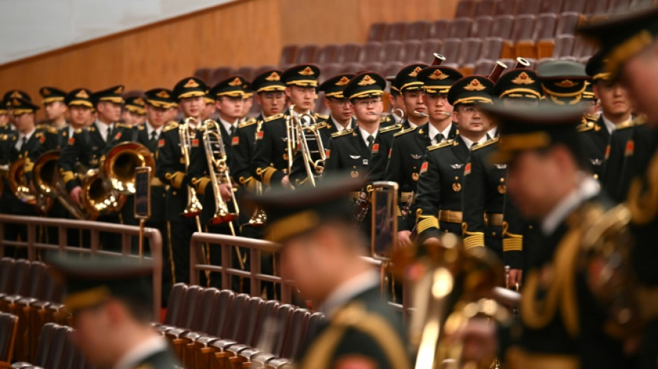 China encerra sess&atilde;o parlamentar dominada por dificuldades econ&ocirc;micas