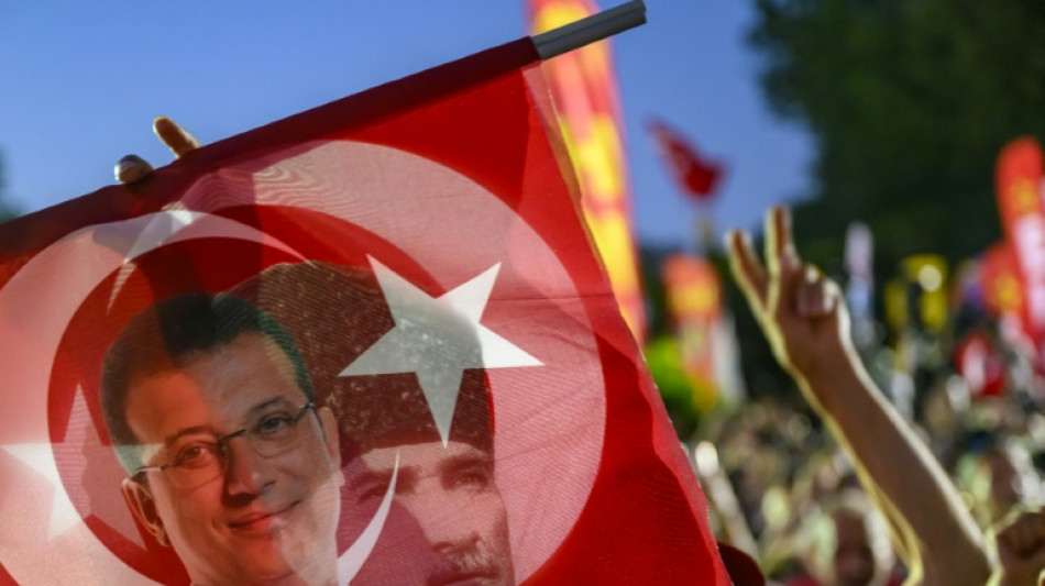 Istanbul mayor ejected from court in corruption case