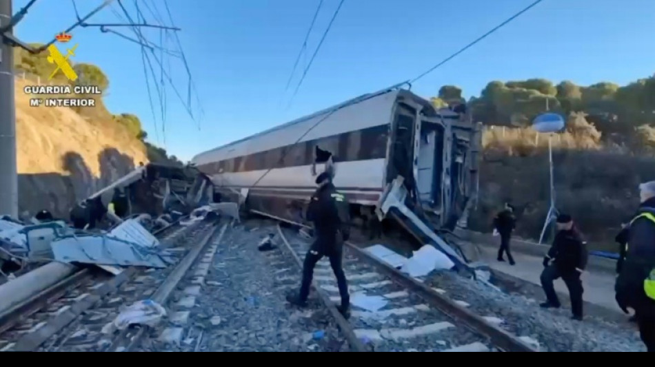 Jefe de gobierno espa&ntilde;ol promete "absoluta transparencia" sobre causas de accidente ferroviario