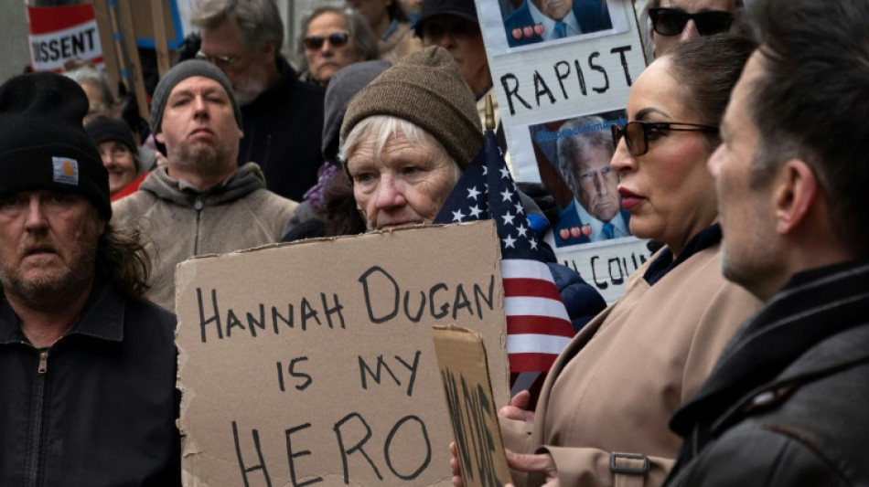 Grande j&uacute;ri dos EUA acusa ju&iacute;za que escondeu imigrante