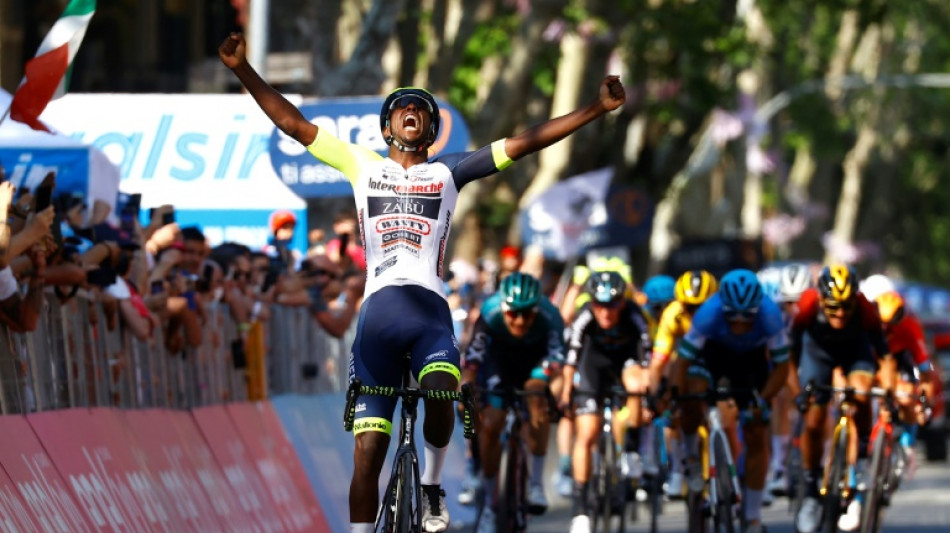 El eritreo Girmay gana la d&eacute;cima etapa del Giro, Juan Pedro L&oacute;pez sigue l&iacute;der