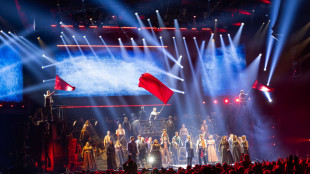 Battaglia e speranza incoronano Les Mis&eacute;rables in versione Arena