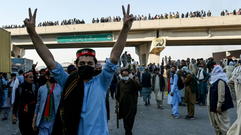 Quatre paramilitaires tu&eacute;s &agrave; Islamabad o&ugrave; les pro-Imran Khan accentuent la pression