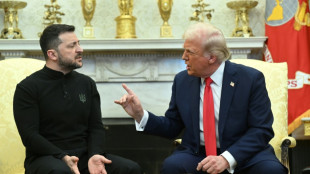 Zelensky deixa Casa Branca ap&oacute;s bate-boca com Trump