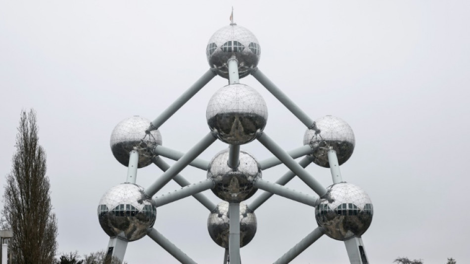 A Bruxelles, les boules en inox de l'Atomium en surchauffe
