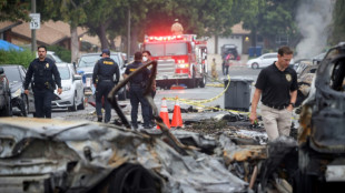 Al menos dos muertos en accidente de avioneta en barrio residencial de California