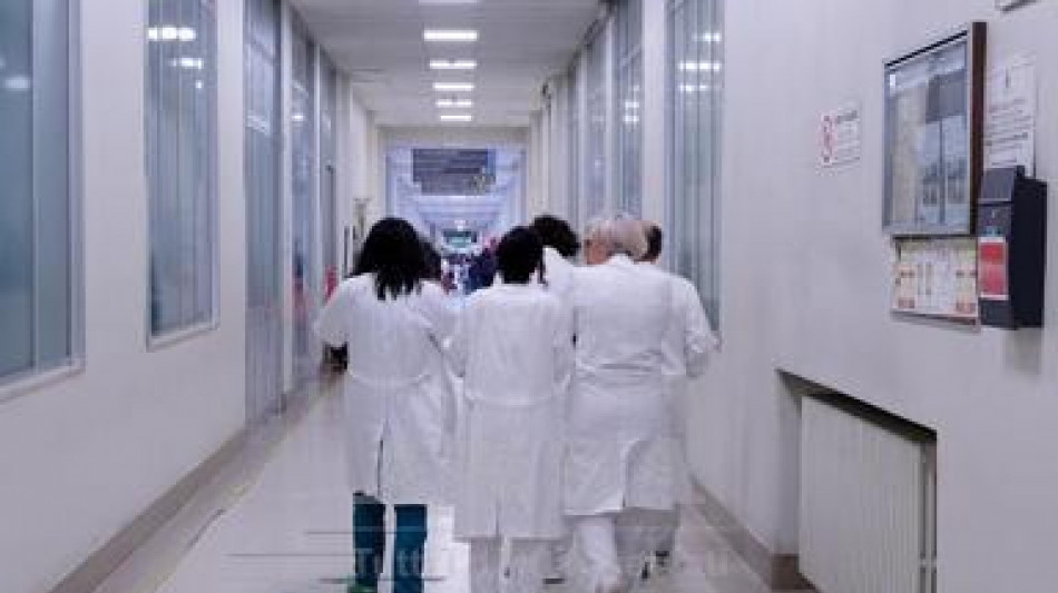 Il 46% medici usa l'IA, si risparmiano due settimane di lavoro