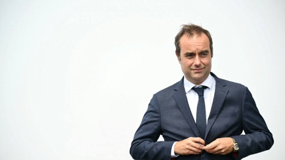 S&eacute;bastien Lecornu prend ses marques &agrave; Matignon un jour de mobilisation