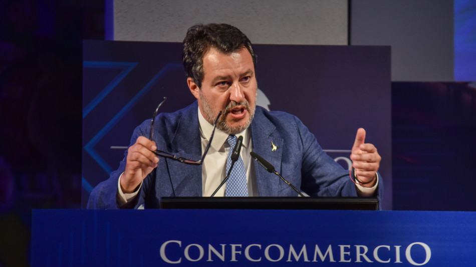 Salvini, se le banche si lamentano sale contributo a manovra