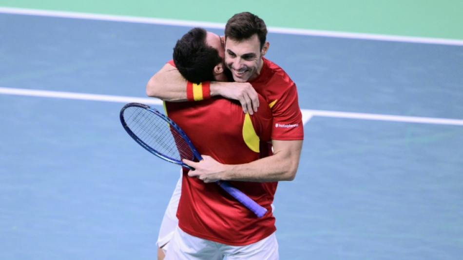 Spain fight back against Czech Republic to reach Davis Cup semis