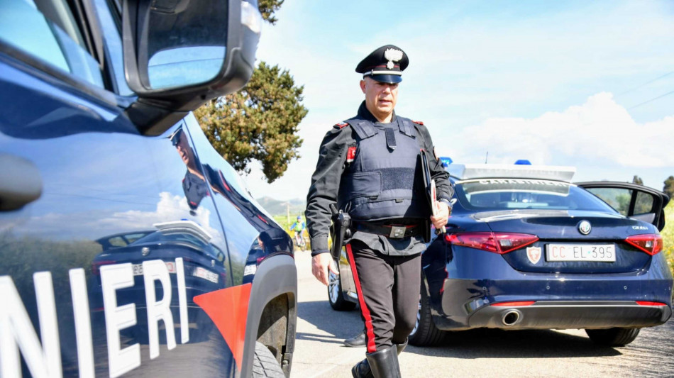 Ucciso con un colpo di fucile al petto, un sospettato dai carabinieri