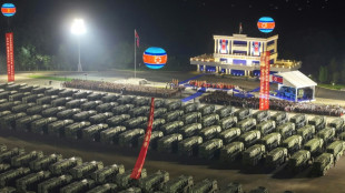L&iacute;der norte-coreano supervisiona transfer&ecirc;ncia de 250 lan&ccedil;adores de m&iacute;sseis para fronteira