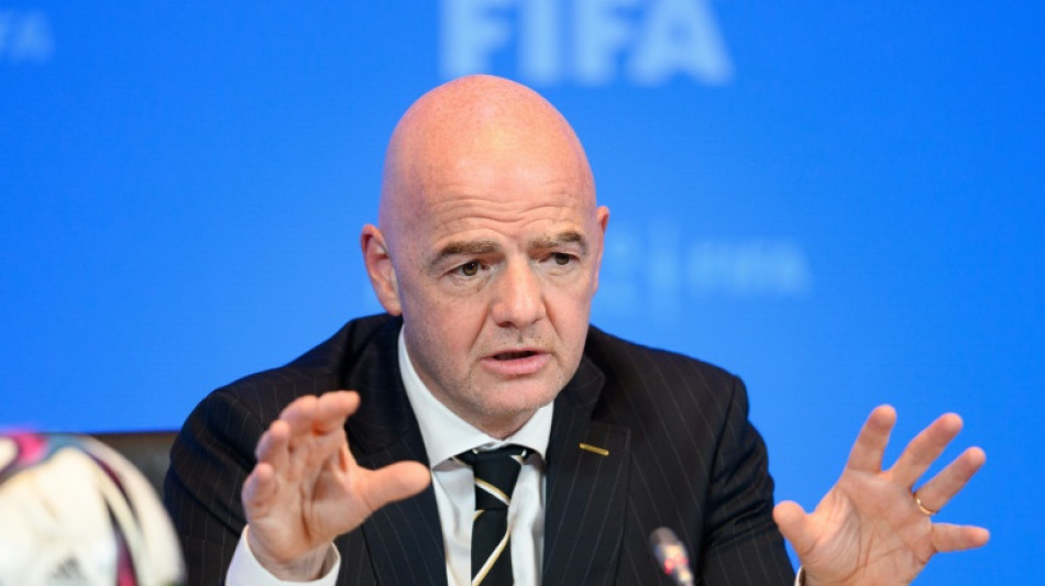 Foot/Ukraine: la Fifa "pr&eacute;occup&eacute;e" par une situation "tragique et inqui&eacute;tante" (Infantino)