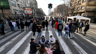 Hunderte blockieren in Belgrad Verkehr aus Protest gegen mutma&szlig;lichen Wahlbetrug