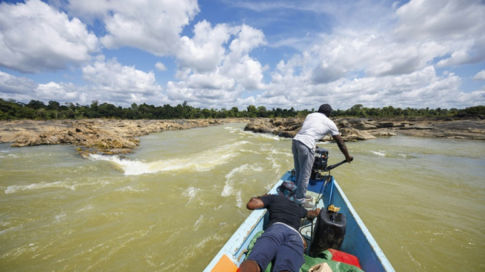 En Guyane, une s&eacute;cheresse exceptionnelle perturbe la vie quotidienne sur les fleuves