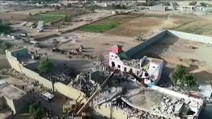 M&aacute;s de 100 v&iacute;ctimas en un bombardeo contra una prisi&oacute;n controlada por los rebeldes en Yemen