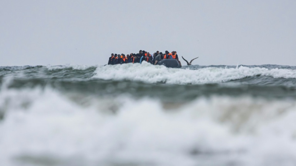 El pacto entre Francia y Reino Unido atormenta a los migrantes, sin frenar las traves&iacute;as