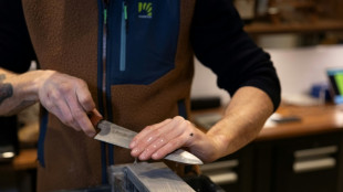 Gastronomie: les aff&ucirc;teurs de couteaux, des artisans aussi rares qu'indispensables