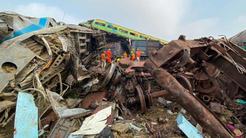 Acidente ferrovi&aacute;rio deixa mais de 280 mortos e mais de 850 feridos na &Iacute;ndia