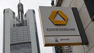 Commerzbank pianifica altri 3.000 tagli, 'da Unicredit piano vago'