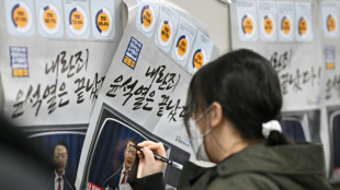 Justi&ccedil;a sul-coreana pro&iacute;be sa&iacute;da do pa&iacute;s de comandantes da pol&iacute;cia por lei marcial
