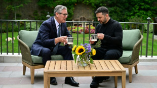 Premi&ecirc; brit&acirc;nico recebe Zelensky em Londres na v&eacute;spera da c&uacute;pula Trump-Putin