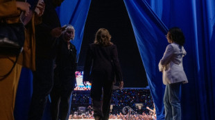 Kamala e Trump percorrem estados-chave para tentar inclinar a balan&ccedil;a