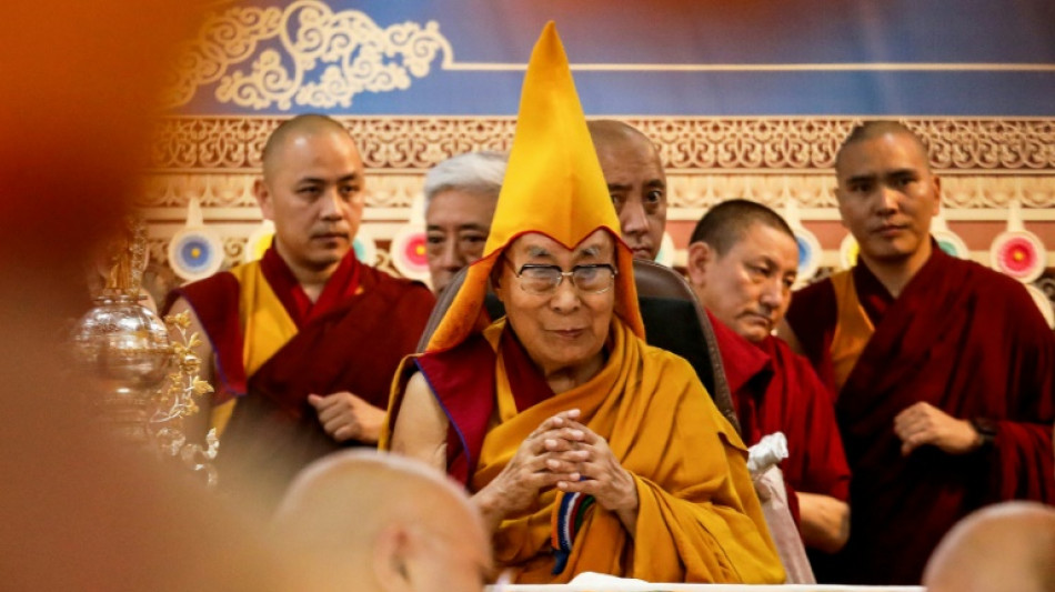 Dalai Lama celebra 90 anos e sugere que haver&aacute; um sucessor