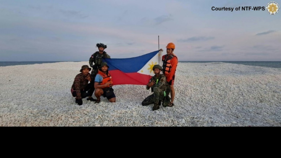 Filipinas niega que China haya tomado el control de un arrecife disputado