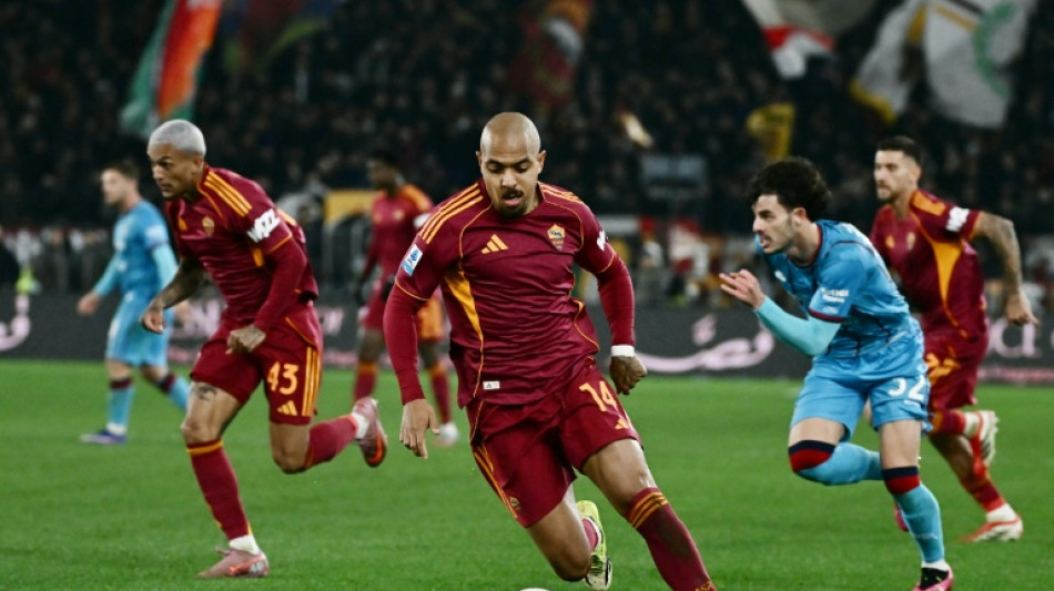 Roma vence Cagliari (2-0) com 2 gols de Malen e segue firme na luta por vaga na Champions