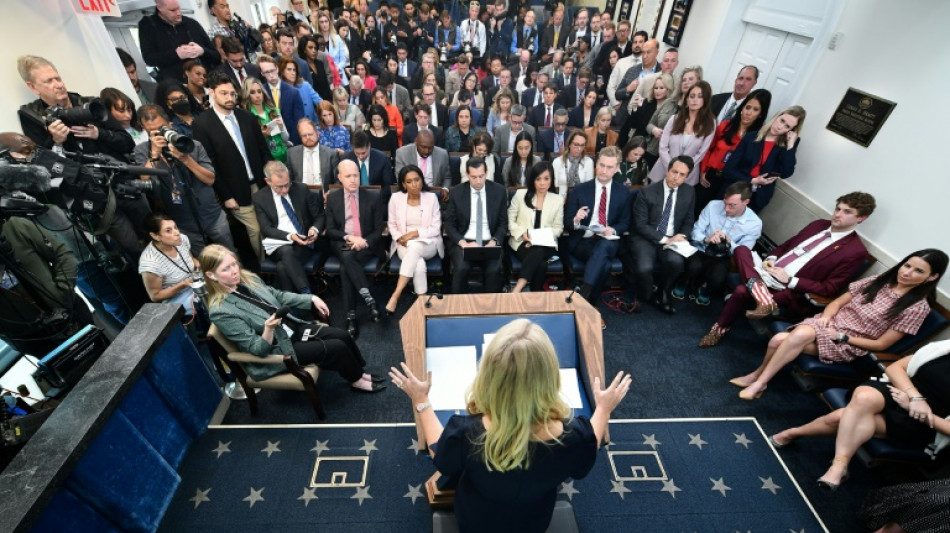 Ofensiva de Donald Trump contra la prensa tradicional en sus primeros 100 d&iacute;as
