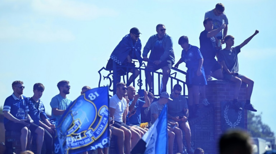 Everton beat Southampton in emotional farewell to Goodison 