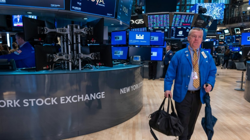 Wall Street ouvre en hausse, optimiste sur la politique mon&eacute;taire