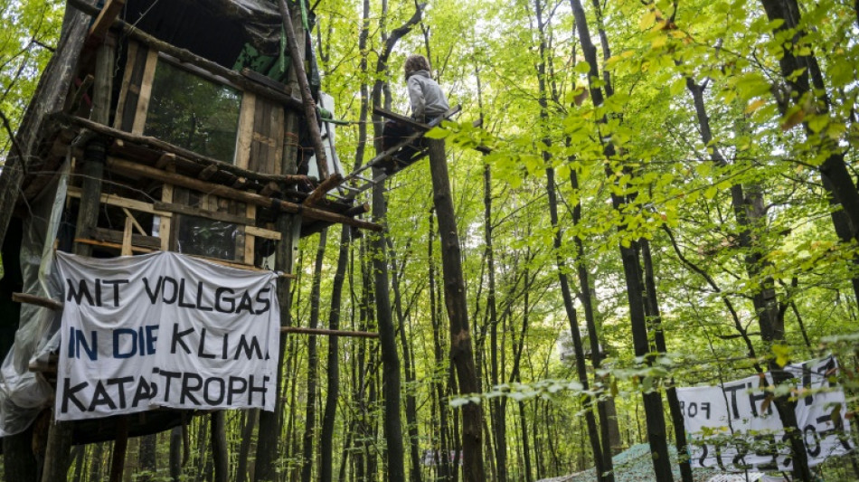 Polizei beginnt mit R&auml;umung von besetztem Wald in Lau&szlig;nitzer Heide in Sachsen