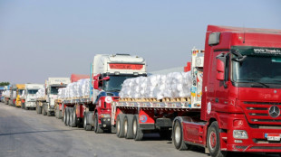 Israel anuncia pausa parcial dos confrontos em Gaza e primeiros caminh&otilde;es com ajuda cruzam a fronteira