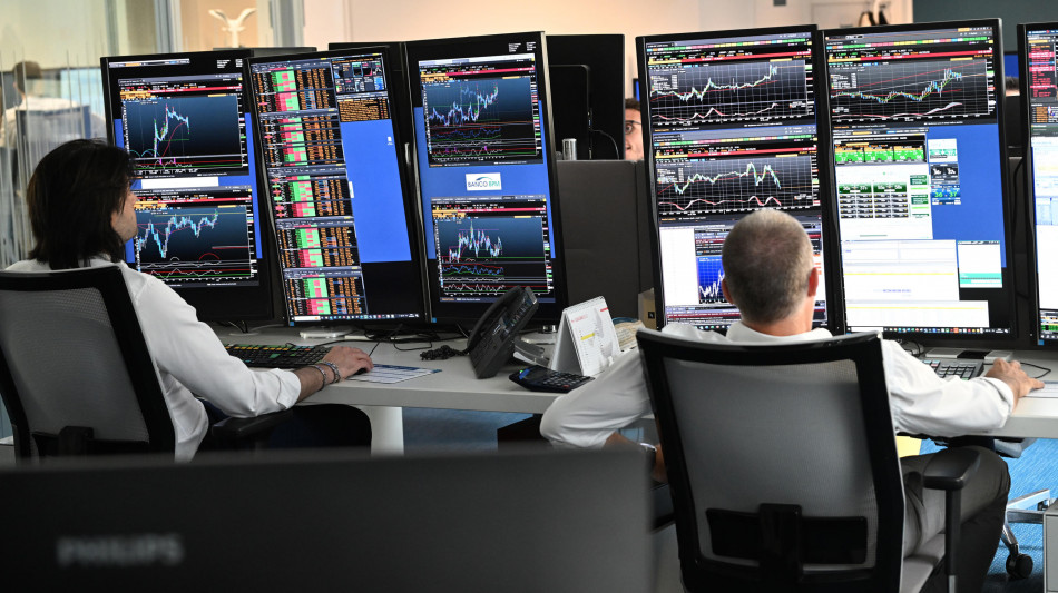 I titoli di Stato in calo, spread Btp-Bund a 71 punti