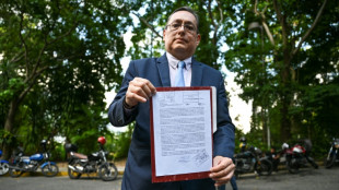 Advogado diz que Gonz&aacute;lez foi v&iacute;tima de 'chantagem' para deixar a Venezuela