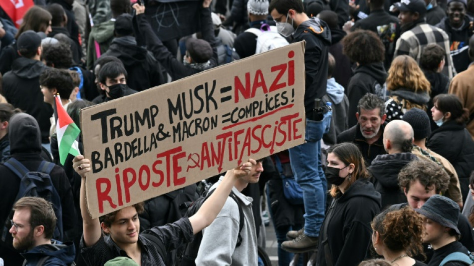 Protesto contra o racismo re&uacute;ne mais de 90 mil pessoas na Fran&ccedil;a