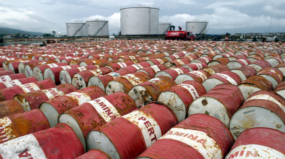 Prezzo del petrolio in rialzo, Wti scambiato a 65,55 dollari