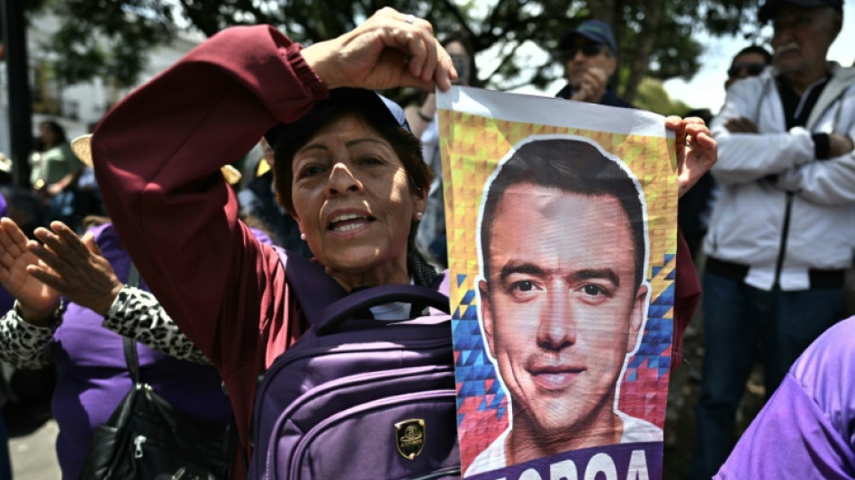 Equateur: dirigeants et observateurs reconnaissent la r&eacute;&eacute;lection de Noboa