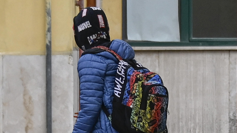 ++ Istat, 27% under 16 a rischio povert&agrave; o esclusione sociale ++