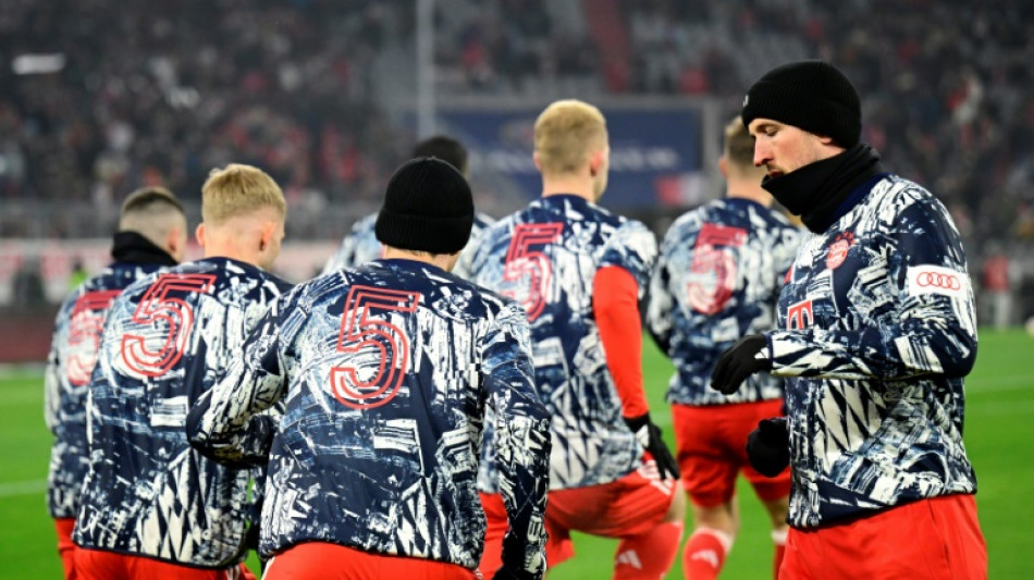 Bayern homenageia Beckenbauer com m&uacute;sica, camisa e minuto de sil&ecirc;ncio