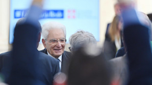 Eurispes, cala fiducia istituzioni ma sale nel Capo dello Stato