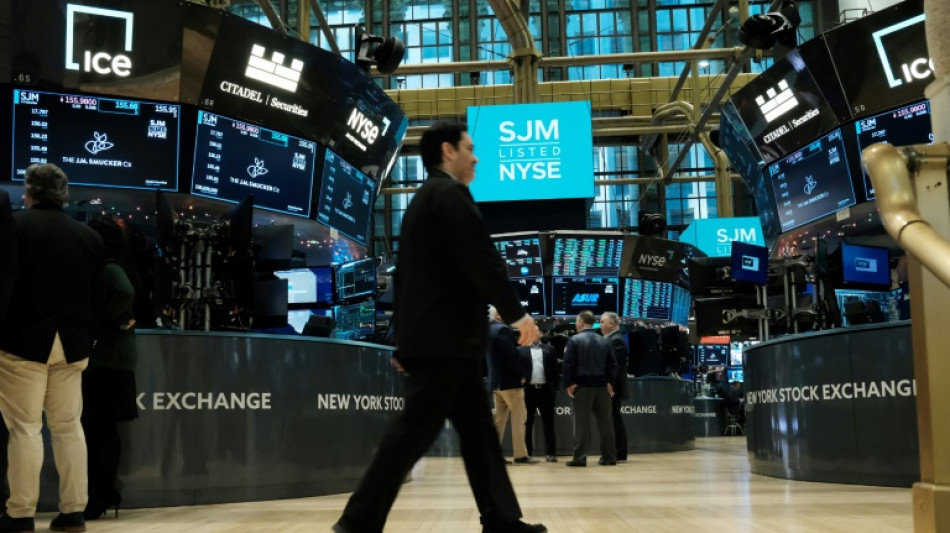 Wall Street ouvre en baisse, prudence avant l'intervention du pr&eacute;sident de la Fed