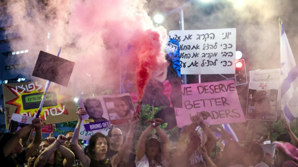Milhares de israelenses saem &agrave;s ruas de Tel Aviv para pedir acordo de tr&eacute;gua