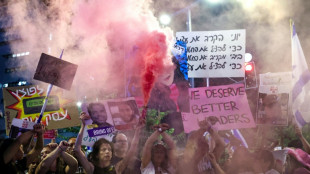 Milhares de israelenses saem &agrave;s ruas de Tel Aviv para pedir acordo de tr&eacute;gua