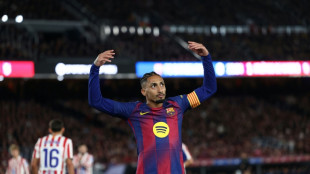 Barça vence Atlético de Madrid (3-1) e se consolida na liderança do Espanhol