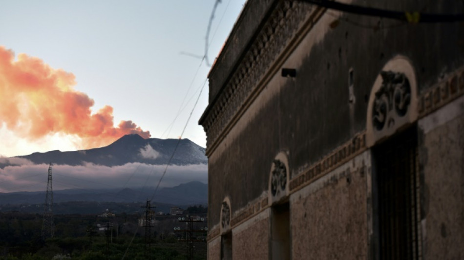 Cierra algunas horas aeropuerto de Catania por  cenizas del volc&aacute;n Etna
