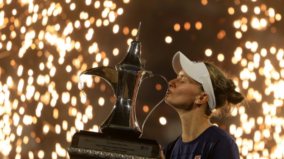 Krejcikova sorprende a Swiatek y conquista el torneo de Dub&aacute;i